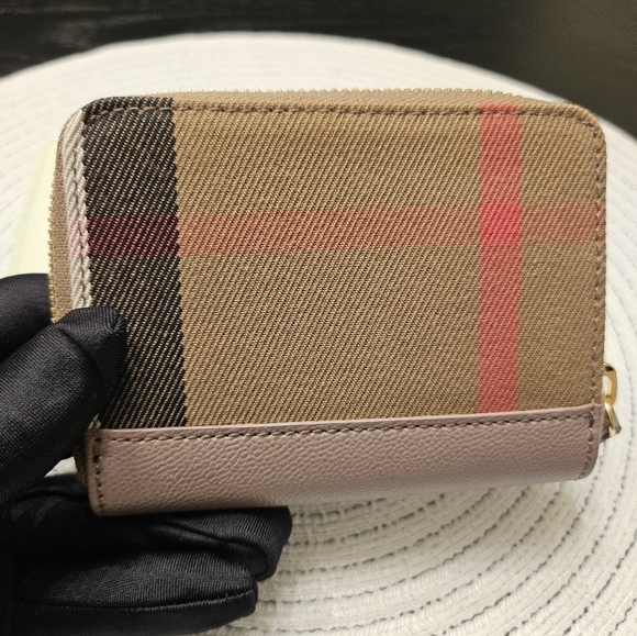 Burberry Checkered Wallet - Picture 2 of 5